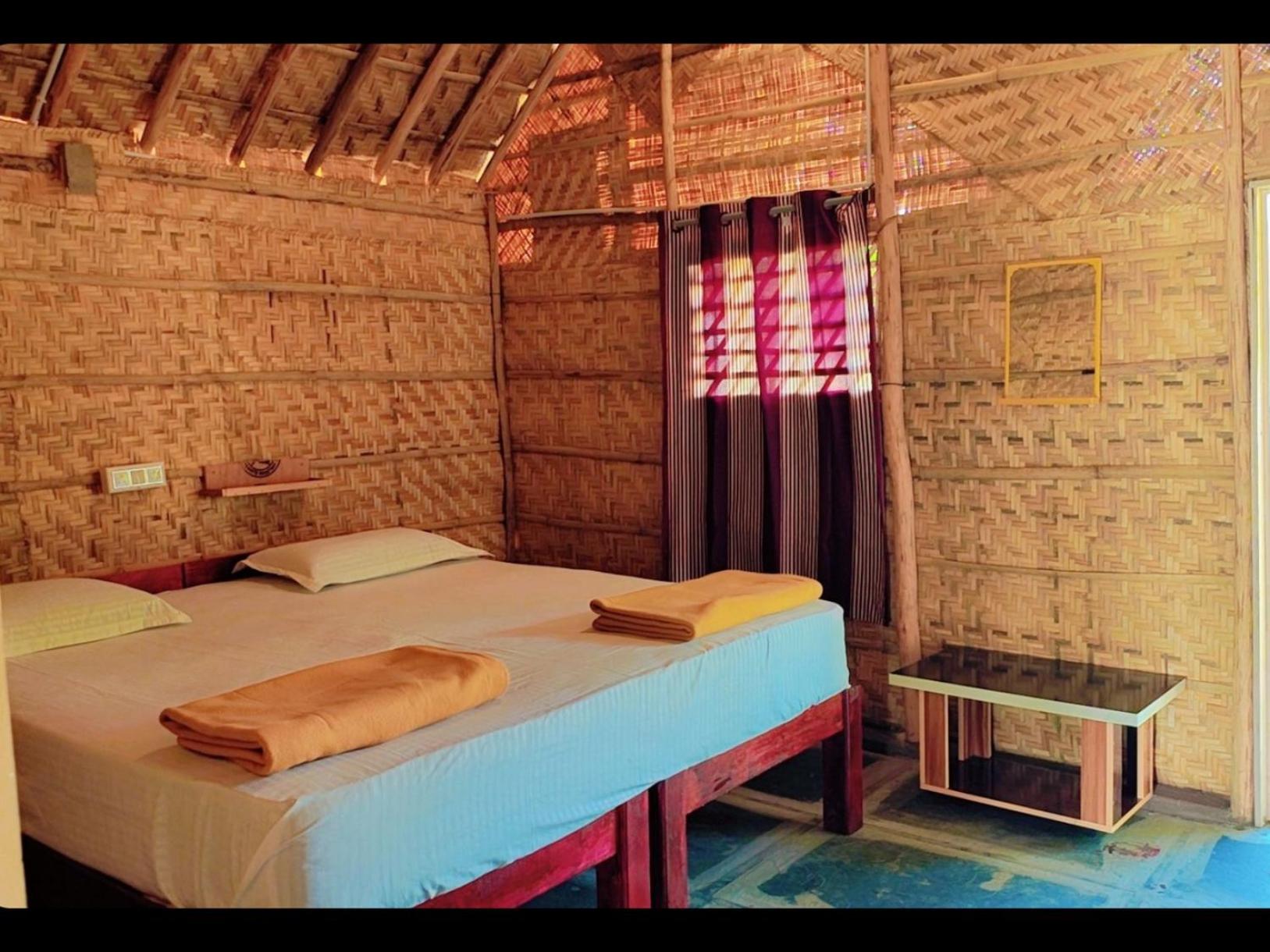 Om Shanti Om Home Stay & Cafe 함피 외부 사진