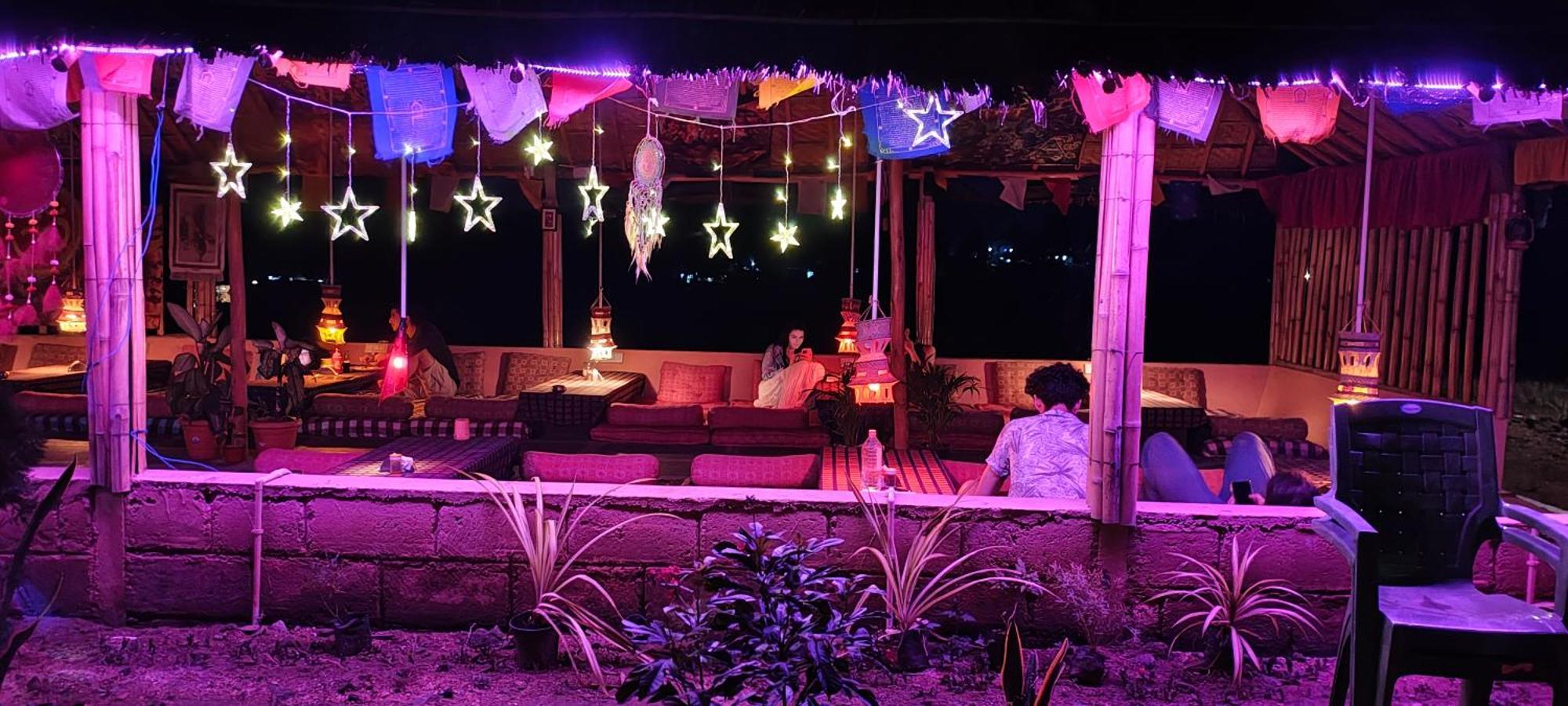 Om Shanti Om Home Stay & Cafe 함피 외부 사진