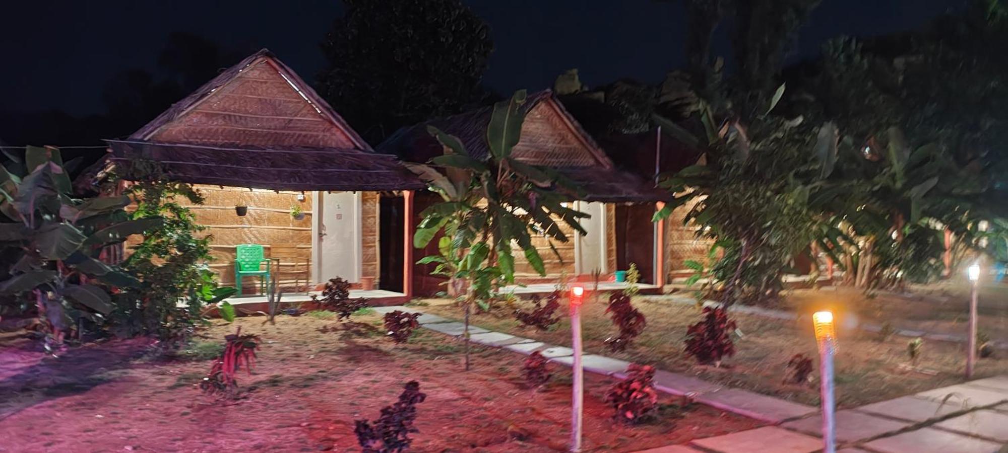 Om Shanti Om Home Stay & Cafe 함피 외부 사진