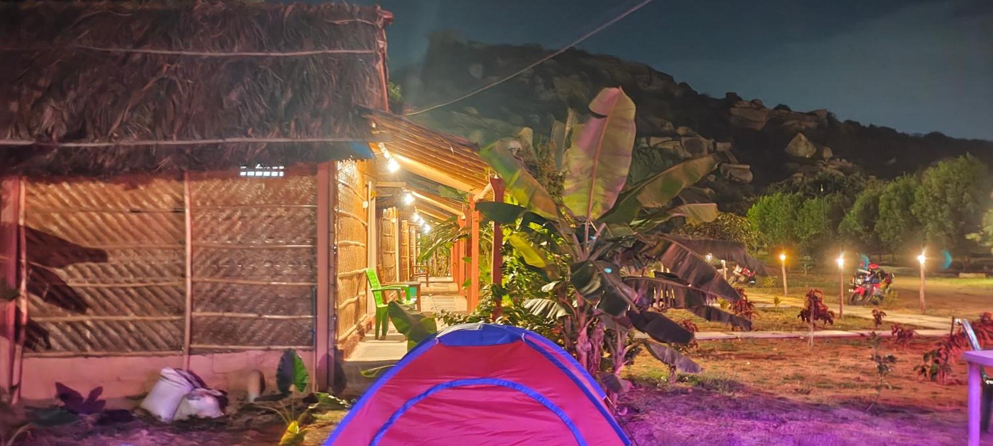 Om Shanti Om Home Stay & Cafe 함피 외부 사진